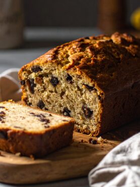 Super Moist Chocolate Chip Banana Bread – Easy & Delicious