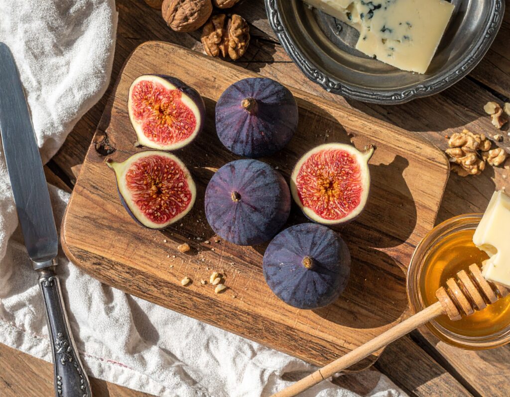 facts about figs, fig nutrition, fig history, what are figs, fig benefits, sweet fruit facts